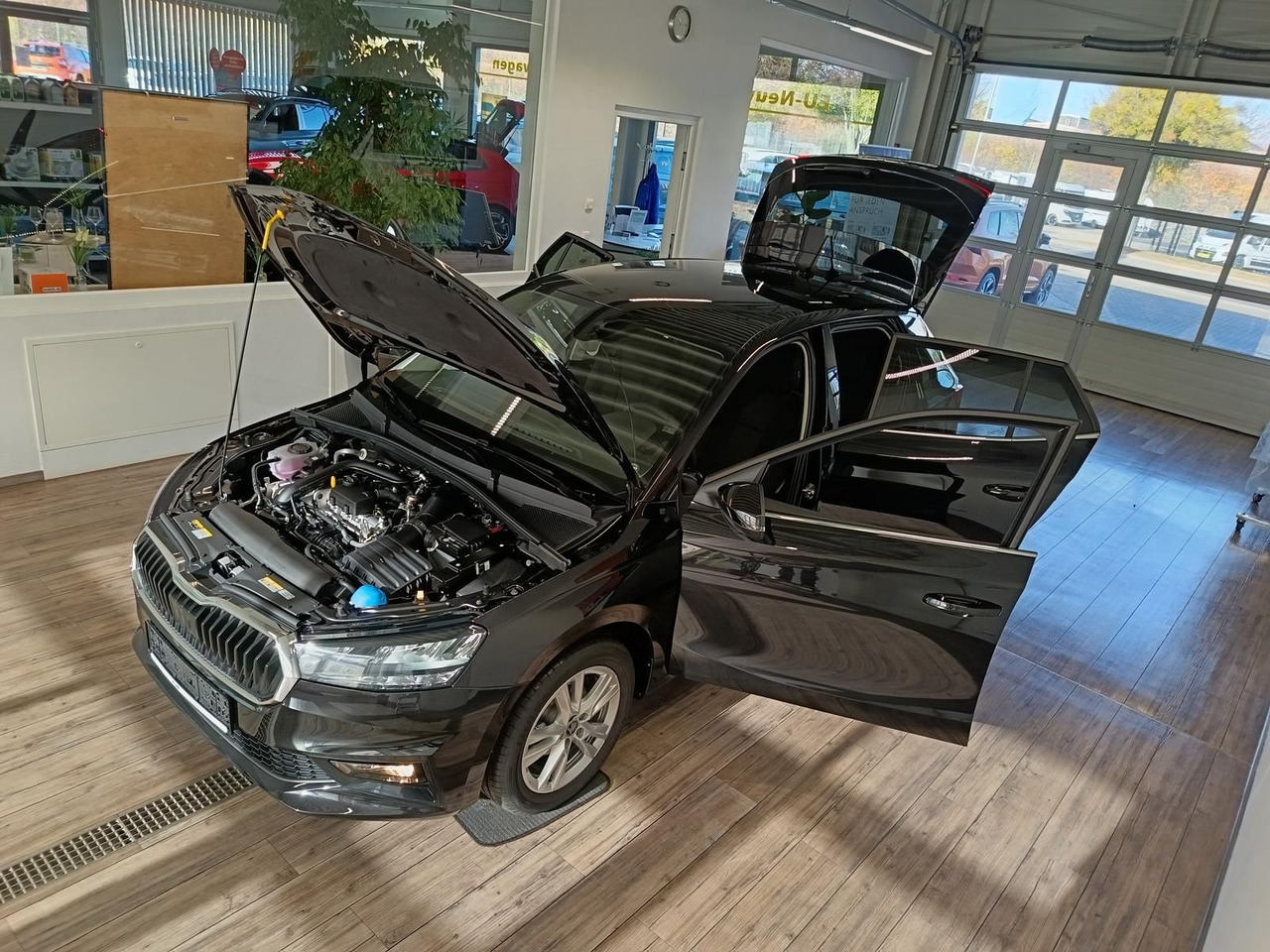 Skoda Fabia 130 Jahre 1,0 TSI*AHK-VORBER.*5J.GARANTIE* - Sedan: foto 2 Skoda Fabia 130 Jahre 1,0 TSI*AHK-VORBER.*5J.GARANTIE* - Sedan: foto 2