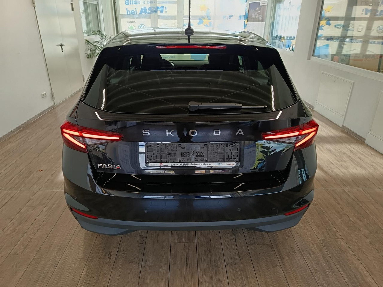 Skoda Fabia 130 Jahre 1,0TSI DSG*AHK-VORBER.*LED*R-KAM - Sedan: foto 5 Skoda Fabia 130 Jahre 1,0TSI DSG*AHK-VORBER.*LED*R-KAM - Sedan: foto 5