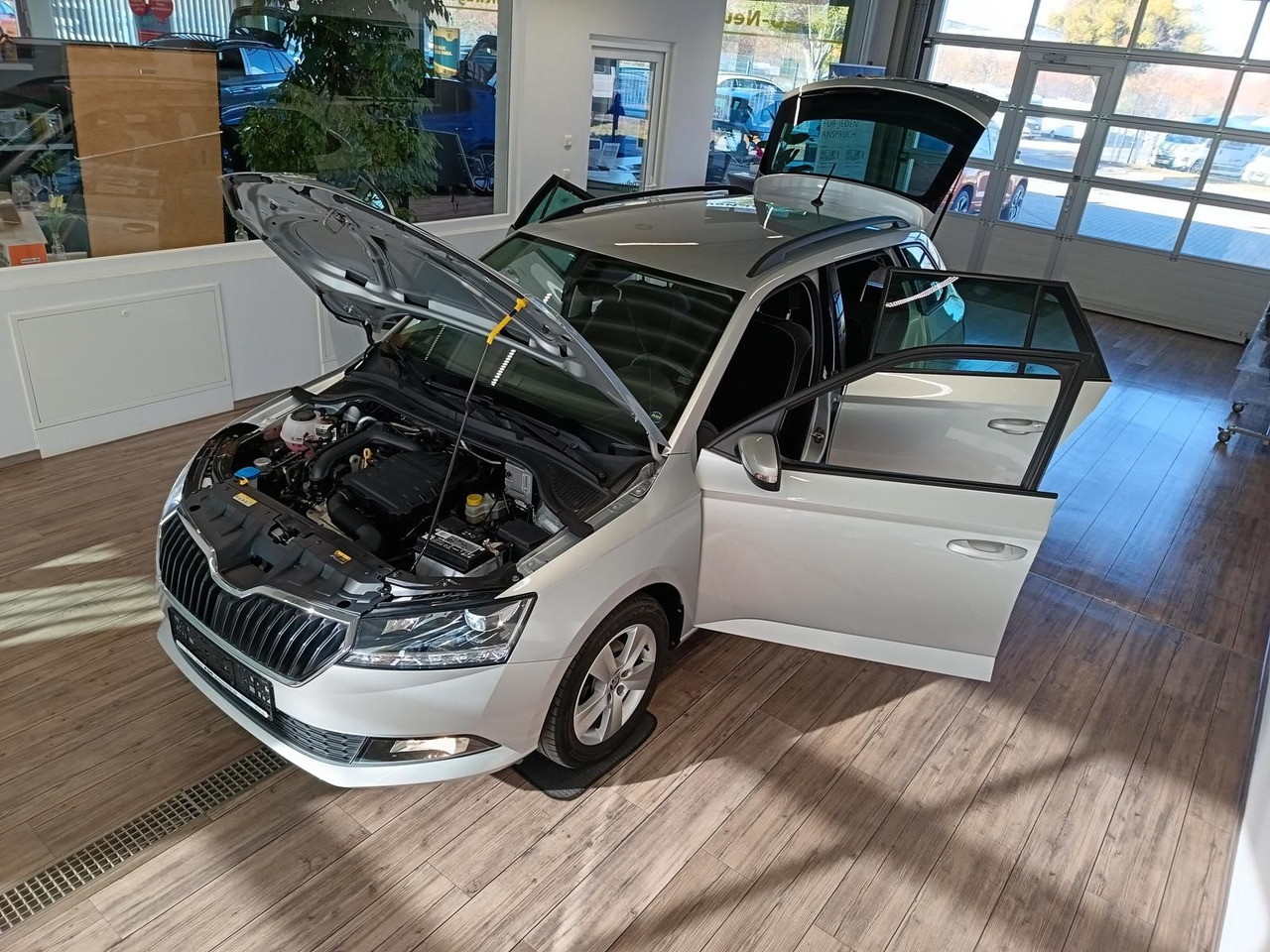 Skoda Fabia Combi Style 1.0 TSI*AHK*LED*R-KAM*PDC*SHZ* - Carrinha: foto 2 Skoda Fabia Combi Style 1.0 TSI*AHK*LED*R-KAM*PDC*SHZ* - Carrinha: foto 2