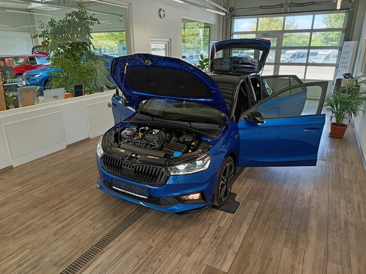 Skoda Fabia Monte Carlo 110 kW DSG*LED*ACC*R-KAM*KESSY - Sedan: foto 2 Skoda Fabia Monte Carlo 110 kW DSG*LED*ACC*R-KAM*KESSY - Sedan: foto 2