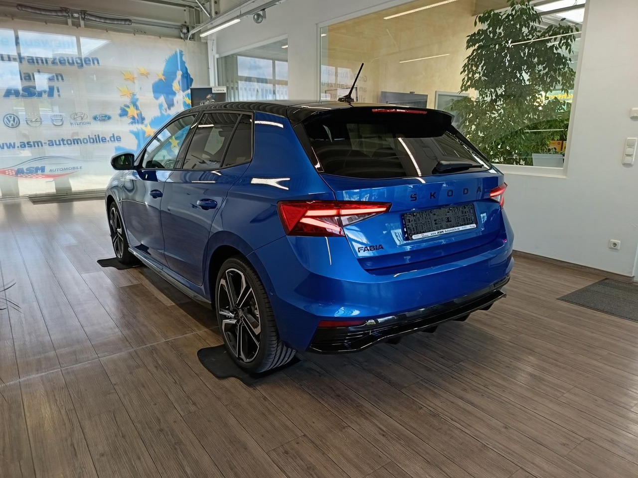 Skoda Fabia Monte Carlo 110 kW DSG*LED*ACC*R-KAM*KESSY - Sedan: foto 4 Skoda Fabia Monte Carlo 110 kW DSG*LED*ACC*R-KAM*KESSY - Sedan: foto 4
