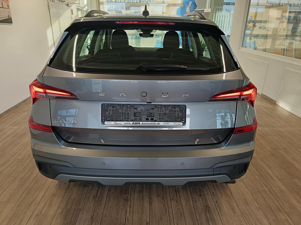 Skoda Kamiq 130 Jahre 1,5TSI DSG*AHK*ACC*LED*R-KAM*PDC - SUV: foto 5 Skoda Kamiq 130 Jahre 1,5TSI DSG*AHK*ACC*LED*R-KAM*PDC - SUV: foto 5