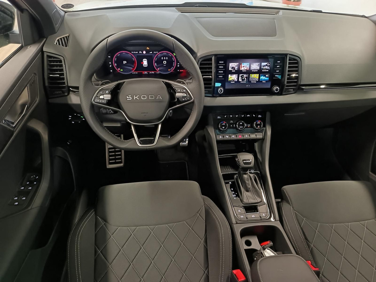 SUV Skoda Karoq Sportline 1,5 TSI DSG*AHK*PSD*STD.HZG*NAVI: foto 7 SUV Skoda Karoq Sportline 1,5 TSI DSG*AHK*PSD*STD.HZG*NAVI: foto 7