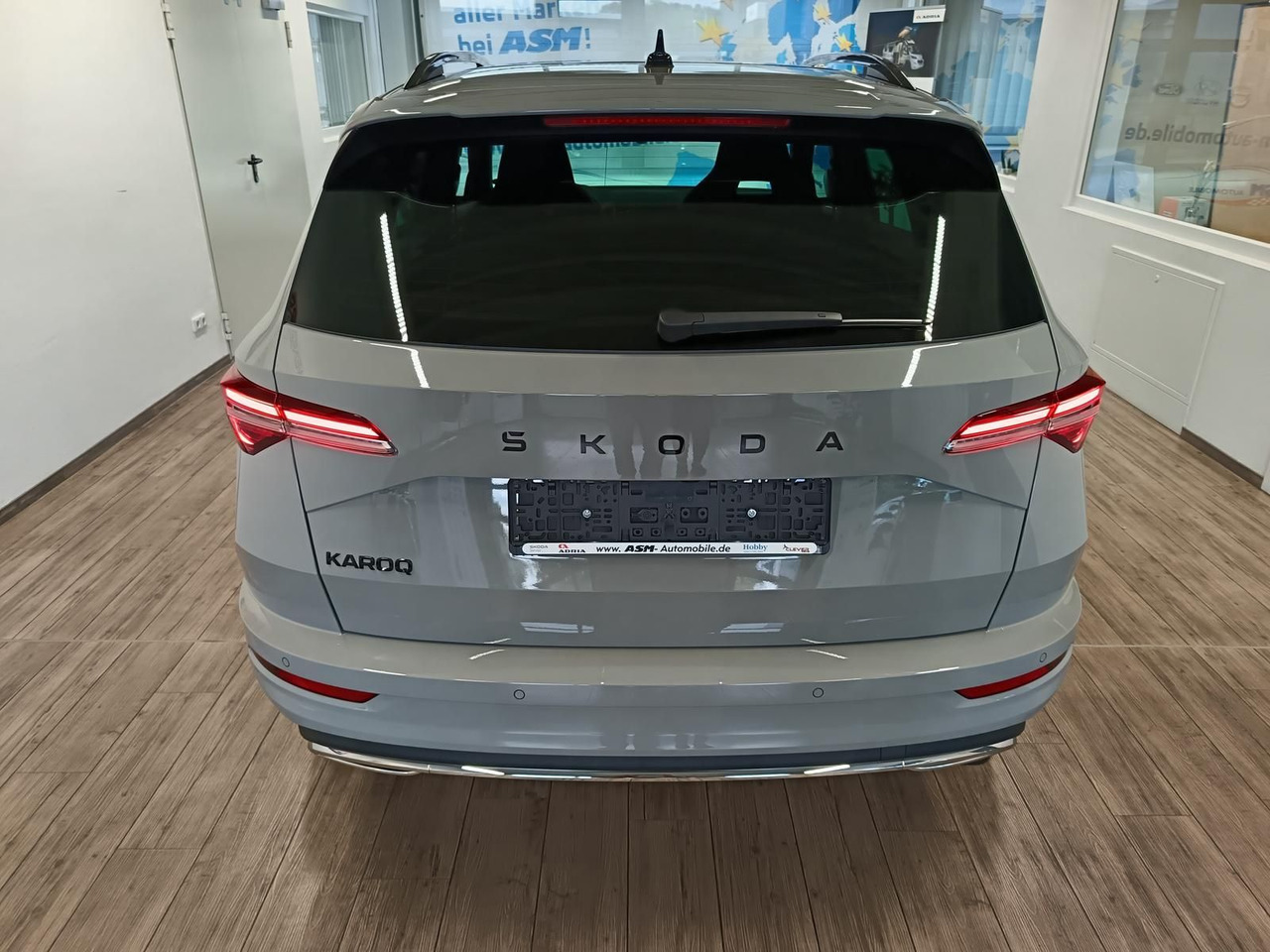 Skoda Karoq Sportline 1,5 TSI DSG*AHK*PSD*STD.HZG*NAVI - SUV: foto 5 Skoda Karoq Sportline 1,5 TSI DSG*AHK*PSD*STD.HZG*NAVI - SUV: foto 5