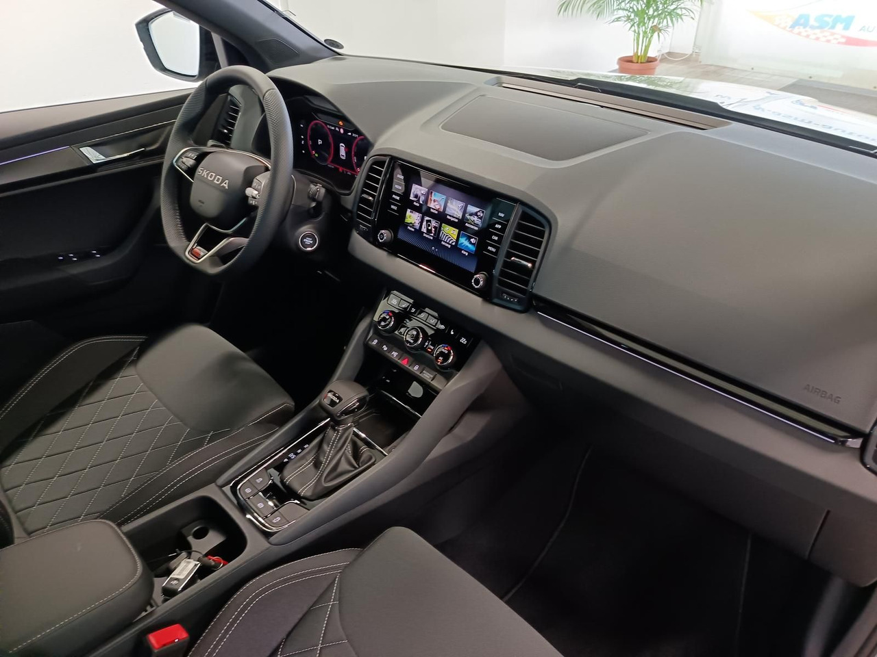 SUV Skoda Karoq Sportline 1,5 TSI DSG*AHK*PSD*STD.HZG*NAVI: foto 20 SUV Skoda Karoq Sportline 1,5 TSI DSG*AHK*PSD*STD.HZG*NAVI: foto 20