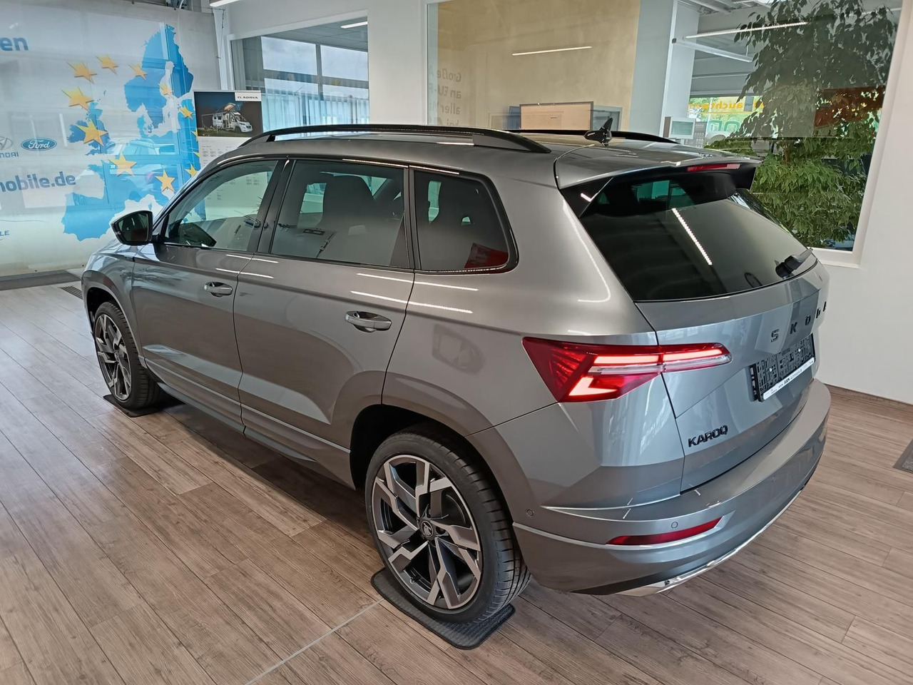 Skoda Karoq Sportline 1,5 TSI DSG*AHK*PSD*STD.HZG*NAVI - SUV: foto 4 Skoda Karoq Sportline 1,5 TSI DSG*AHK*PSD*STD.HZG*NAVI - SUV: foto 4