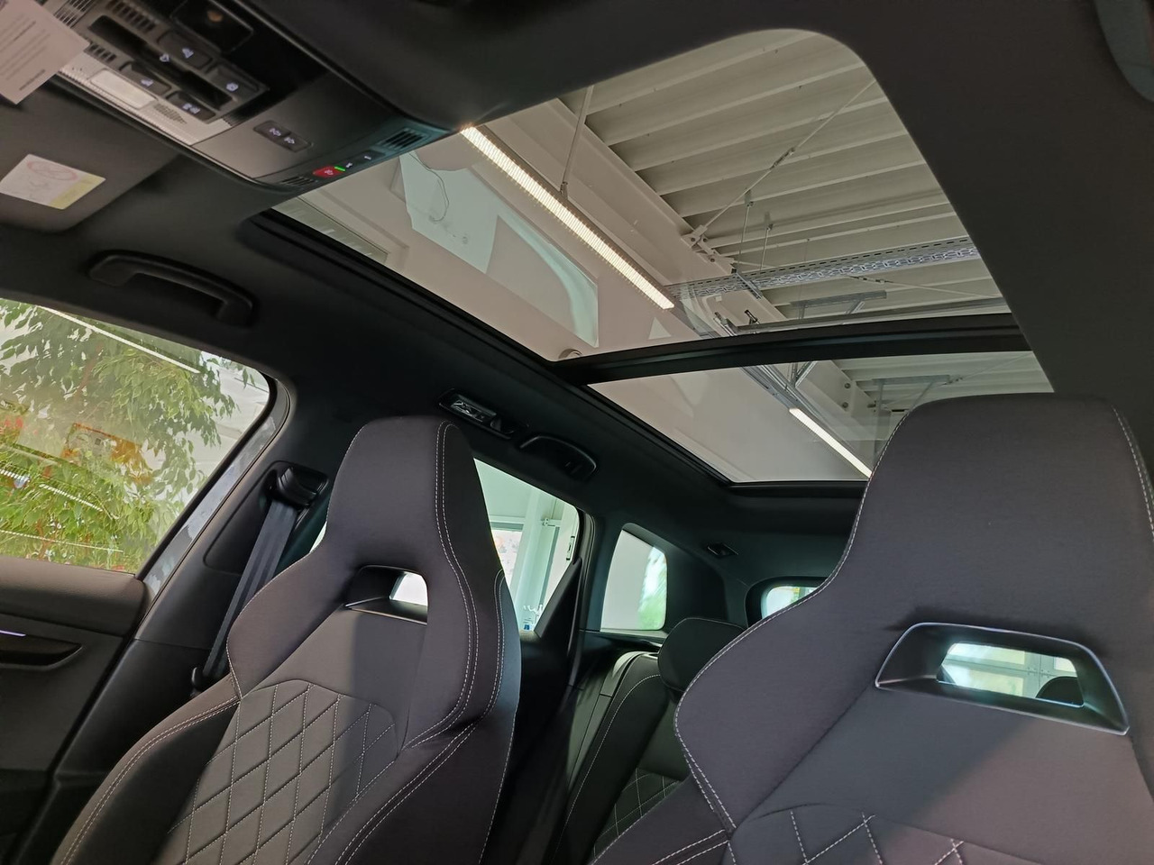 SUV Skoda Karoq Sportline 1,5 TSI DSG*AHK*PSD*STD.HZG*NAVI: foto 18 SUV Skoda Karoq Sportline 1,5 TSI DSG*AHK*PSD*STD.HZG*NAVI: foto 18