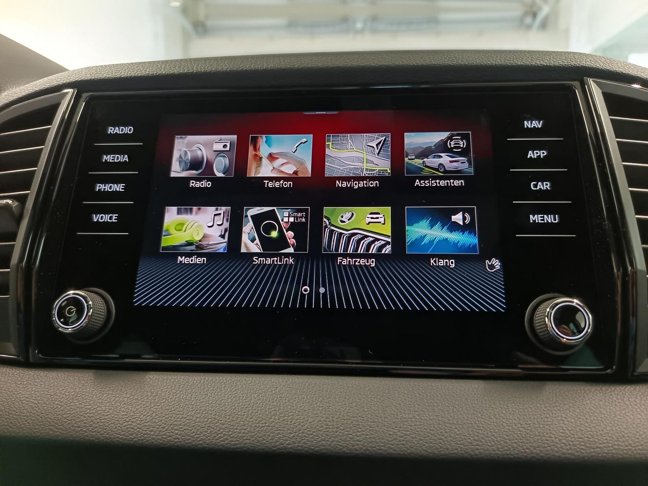 SUV Skoda Karoq Sportline 1,5 TSI DSG*AHK*PSD*STD.HZG*NAVI: foto 11 SUV Skoda Karoq Sportline 1,5 TSI DSG*AHK*PSD*STD.HZG*NAVI: foto 11