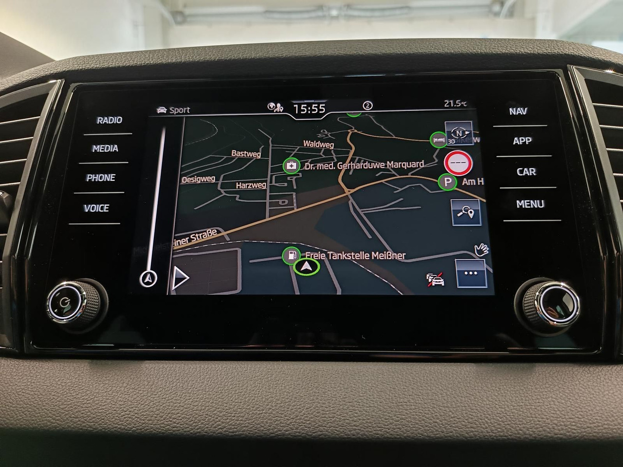 SUV Skoda Karoq Sportline 1,5 TSI DSG*AHK*PSD*STD.HZG*NAVI: foto 12 SUV Skoda Karoq Sportline 1,5 TSI DSG*AHK*PSD*STD.HZG*NAVI: foto 12