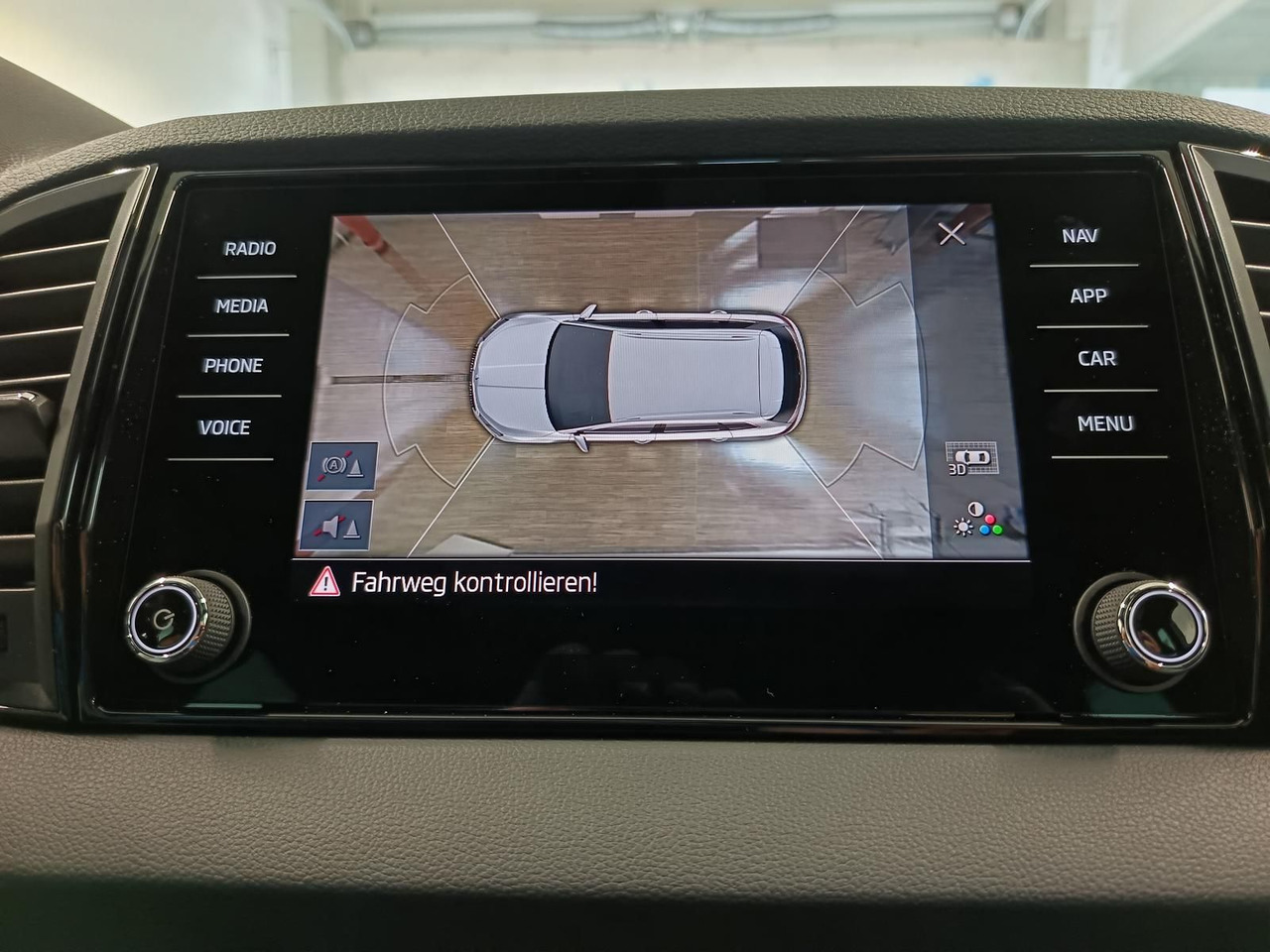 SUV Skoda Karoq Sportline 1,5 TSI DSG*AHK*PSD*STD.HZG*NAVI: foto 16 SUV Skoda Karoq Sportline 1,5 TSI DSG*AHK*PSD*STD.HZG*NAVI: foto 16