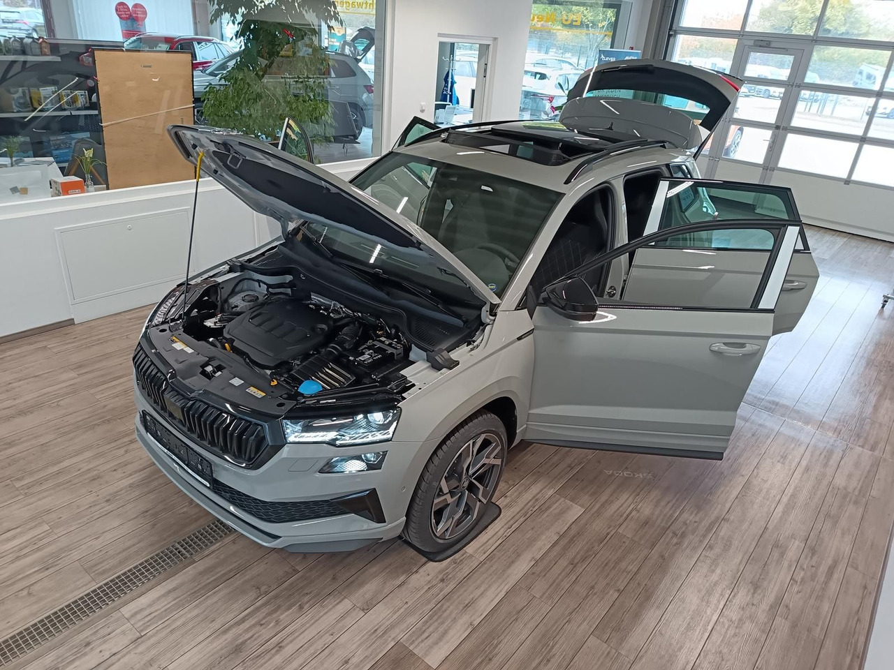 Skoda Karoq Sportline 2,0 TDI 4x4*AHK*PSD*STD.HZG*DCC* - SUV: foto 2 Skoda Karoq Sportline 2,0 TDI 4x4*AHK*PSD*STD.HZG*DCC* - SUV: foto 2