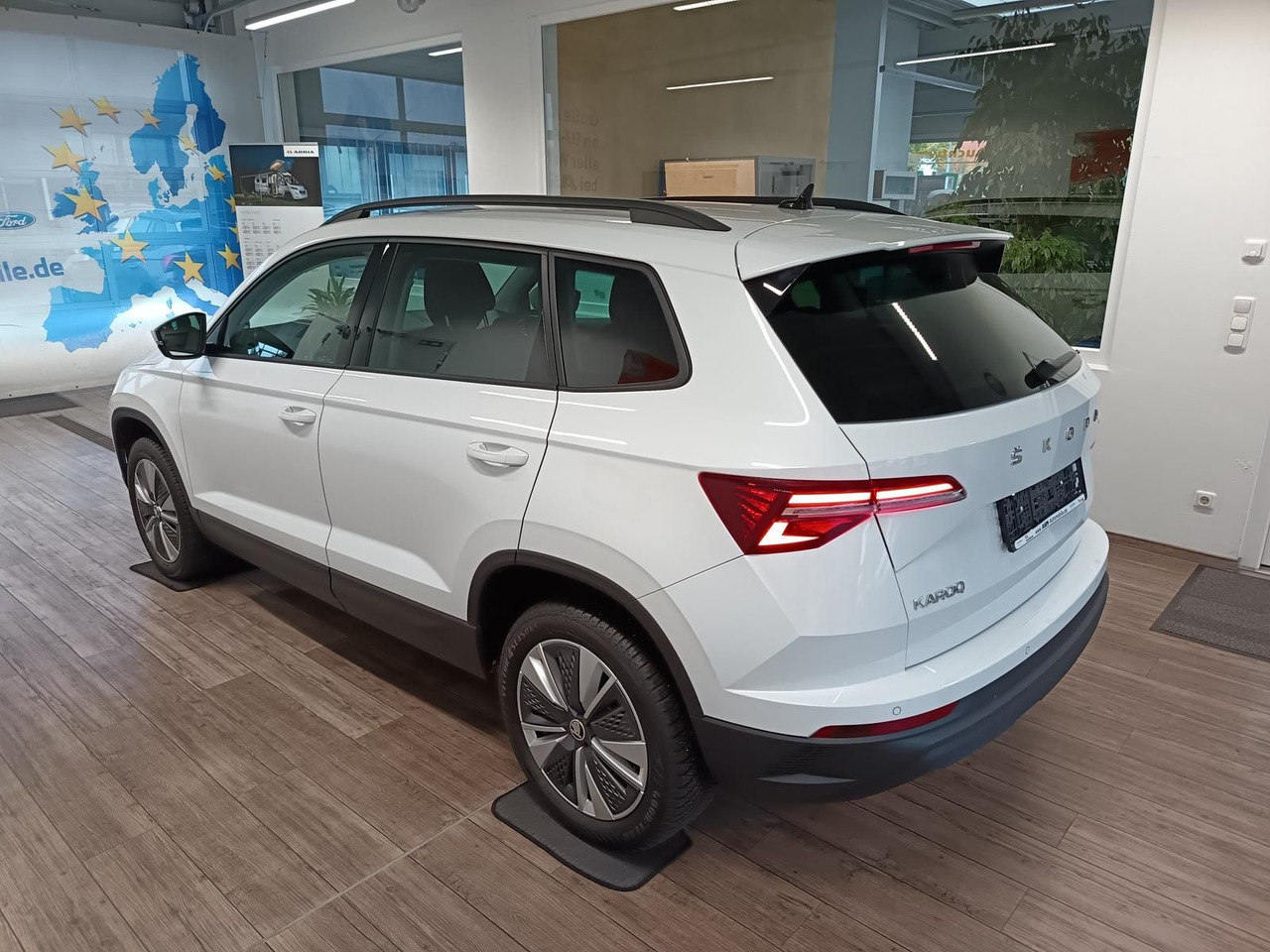 Skoda Karoq Style 1,5 TSI DSG*AHK*NAVI*LED*R-KAM*2xPDC - SUV: foto 4 Skoda Karoq Style 1,5 TSI DSG*AHK*NAVI*LED*R-KAM*2xPDC - SUV: foto 4