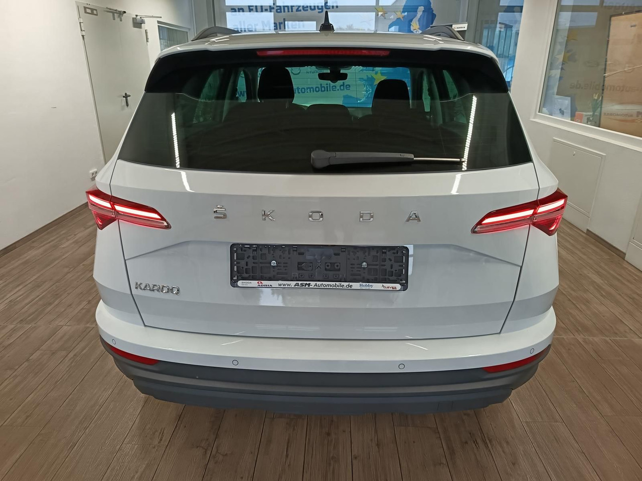 Skoda Karoq Style 1,5 TSI DSG*AHK*NAVI*LED*R-KAM*2xPDC - SUV: foto 5 Skoda Karoq Style 1,5 TSI DSG*AHK*NAVI*LED*R-KAM*2xPDC - SUV: foto 5