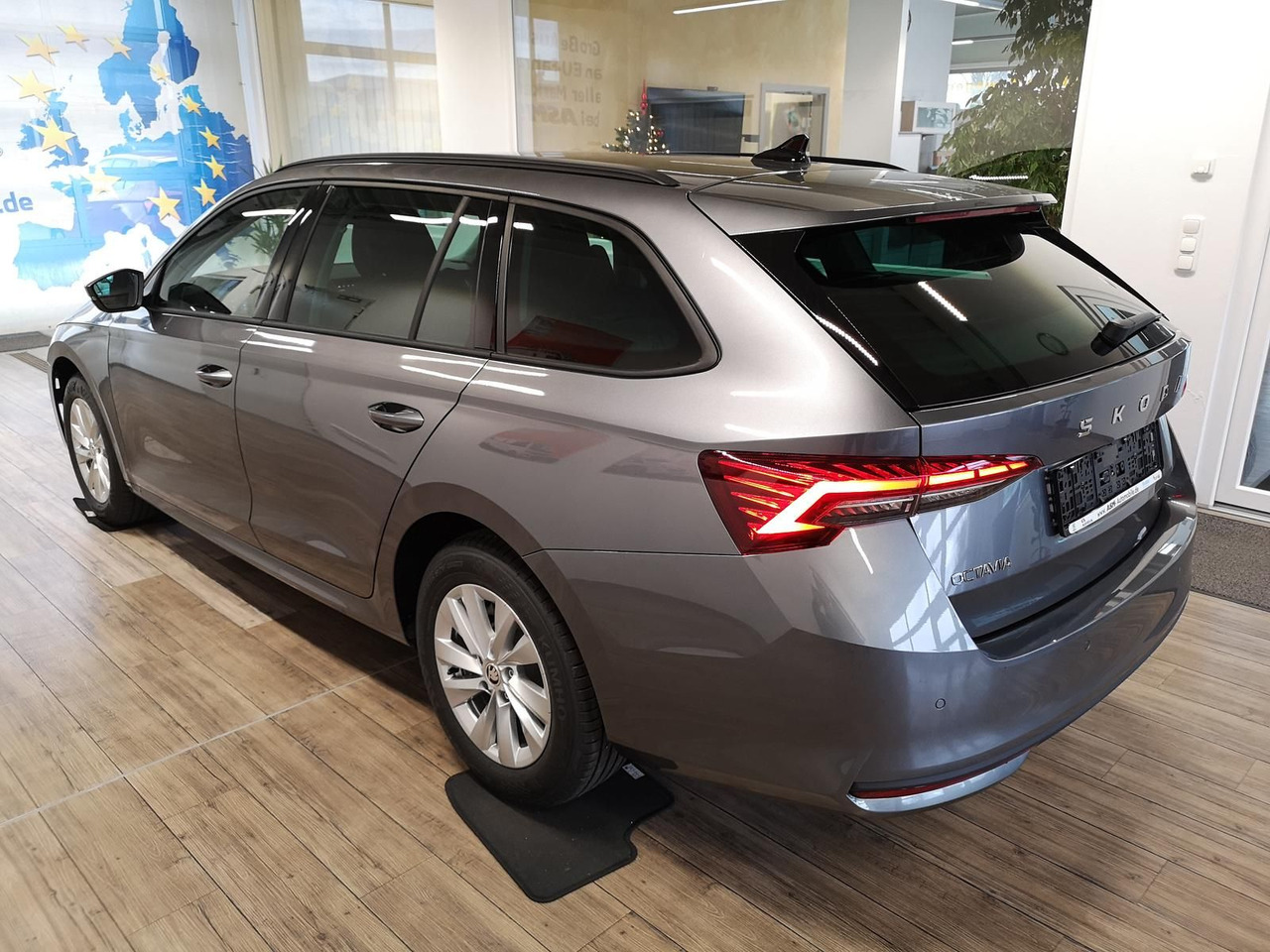 Skoda Octavia Combi Selection DSG*R-KAM*LED*DAB*2xPDC* - Carrinha: foto 3 Skoda Octavia Combi Selection DSG*R-KAM*LED*DAB*2xPDC* - Carrinha: foto 3