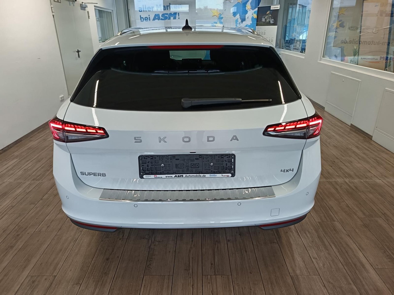 Skoda Superb Combi L&K 2,0TDI 4x4*PSD*STD.HZG*360°*HUD - Carrinha: foto 5 Skoda Superb Combi L&K 2,0TDI 4x4*PSD*STD.HZG*360°*HUD - Carrinha: foto 5