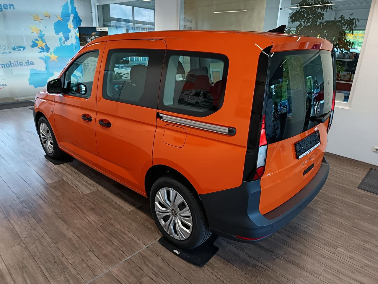 Volkswagen Caddy 2.0 TDI 75 kW*PDC*TEMP*DAB*KLIMA*5-SITZER* - Carrinha: foto 4 Volkswagen Caddy 2.0 TDI 75 kW*PDC*TEMP*DAB*KLIMA*5-SITZER* - Carrinha: foto 4