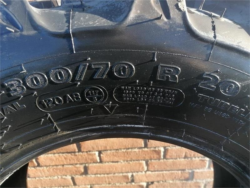 Kleber 300/70R20 - Pneu para Veículo municipal/ Especial: foto 4 Kleber 300/70R20 - Pneu para Veículo municipal/ Especial: foto 4