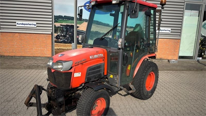 Kubota B2530 HST B2530  - Trator municipal: foto 1 Kubota B2530 HST B2530  - Trator municipal: foto 1
