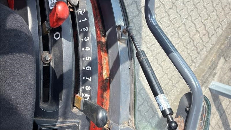 Kubota B2530 HST B2530  - Trator municipal: foto 4 Kubota B2530 HST B2530  - Trator municipal: foto 4