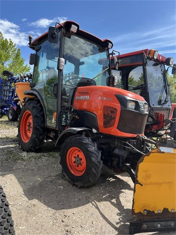 Kubota STV37 - Trator municipal: foto 1 Kubota STV37 - Trator municipal: foto 1