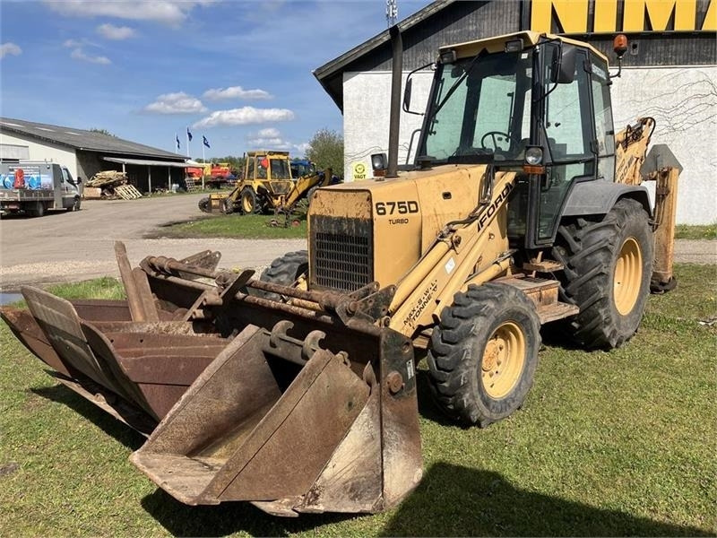 New Holland 675D - Retroescavadeira: foto 1 New Holland 675D - Retroescavadeira: foto 1