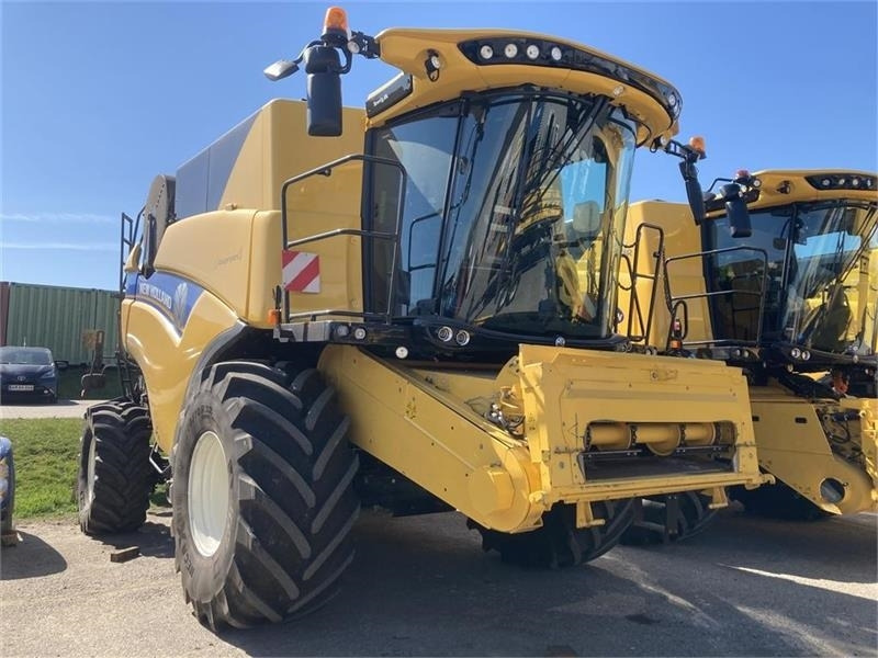 New Holland CX 8.70 SLH - Ceifeira debulhadora: foto 1 New Holland CX 8.70 SLH - Ceifeira debulhadora: foto 1