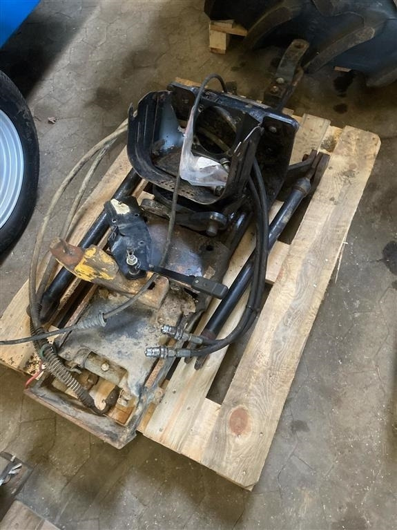 New Holland T7030 Hitchtræk - Acoplamento rápido para Trator: foto 1 New Holland T7030 Hitchtræk - Acoplamento rápido para Trator: foto 1