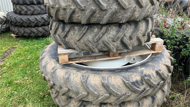 Taurus 270/95R32 - 300/95R46 - Pneu para Máquina agrícola: foto 1 Taurus 270/95R32 - 300/95R46 - Pneu para Máquina agrícola: foto 1