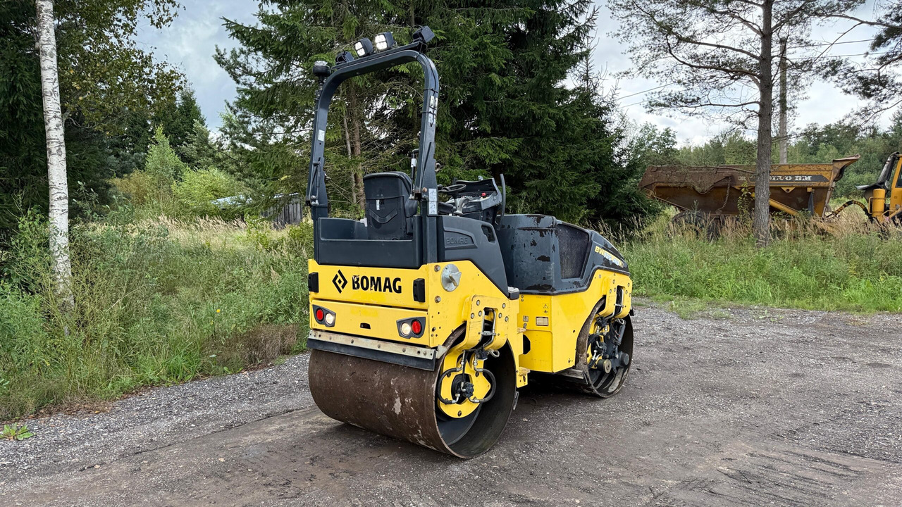 BOMAG BW 135 AD-5 - Compactador de asfalto: foto 5 BOMAG BW 135 AD-5 - Compactador de asfalto: foto 5