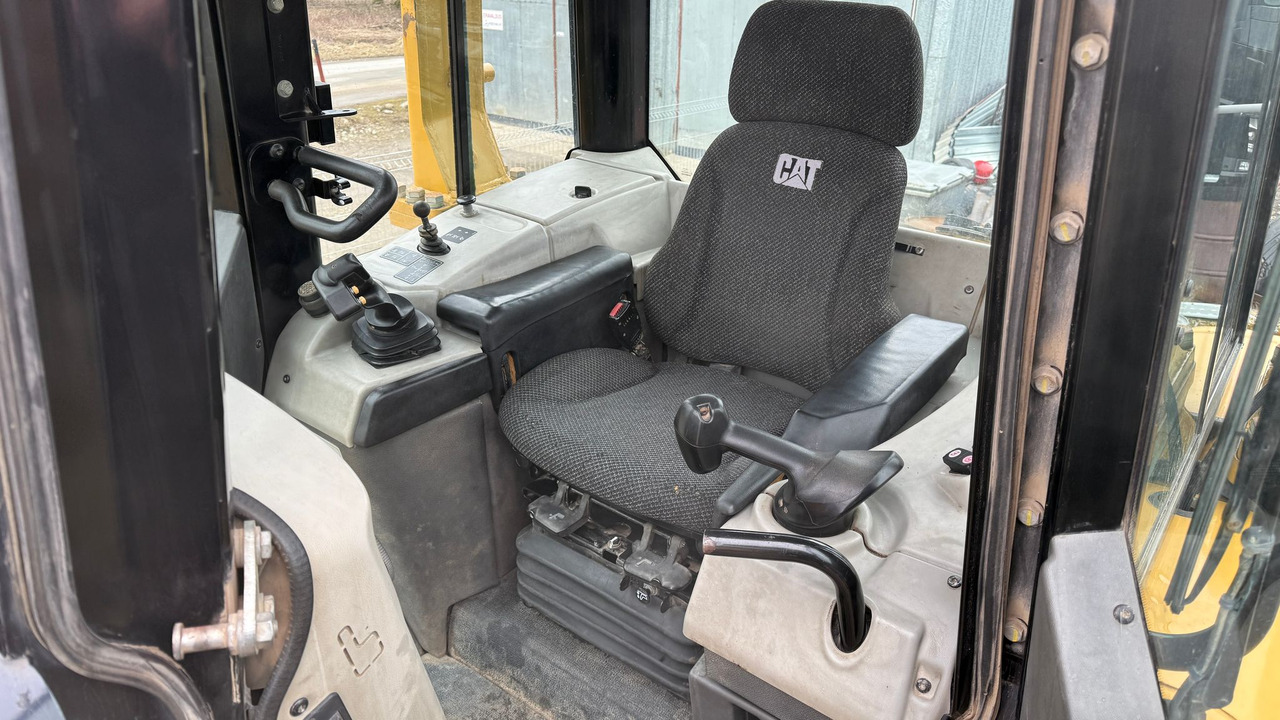 Buldôzer CAT D6N LGP: foto 9