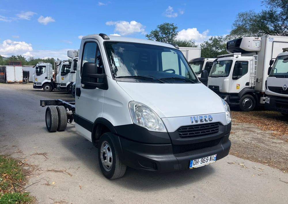 Iveco DAILY 35C13 ramo do zabudowy kiper wywrotka - Camião chassi: foto 2 Iveco DAILY 35C13 ramo do zabudowy kiper wywrotka - Camião chassi: foto 2