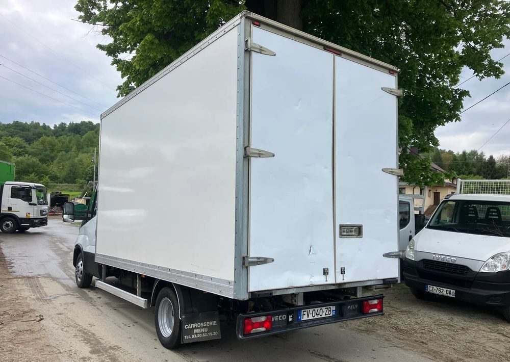Iveco DAILY 35C16 kontener kurierka 3.0 silnik - Carrinha de contentor: foto 4 Iveco DAILY 35C16 kontener kurierka 3.0 silnik - Carrinha de contentor: foto 4