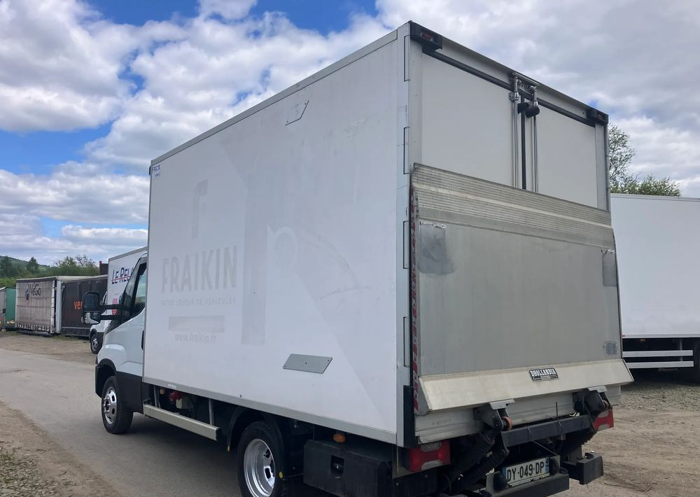 Iveco Daily 35C15 chłodnia 6 palet winda - Carrinha frigorífica: foto 4 Iveco Daily 35C15 chłodnia 6 palet winda - Carrinha frigorífica: foto 4