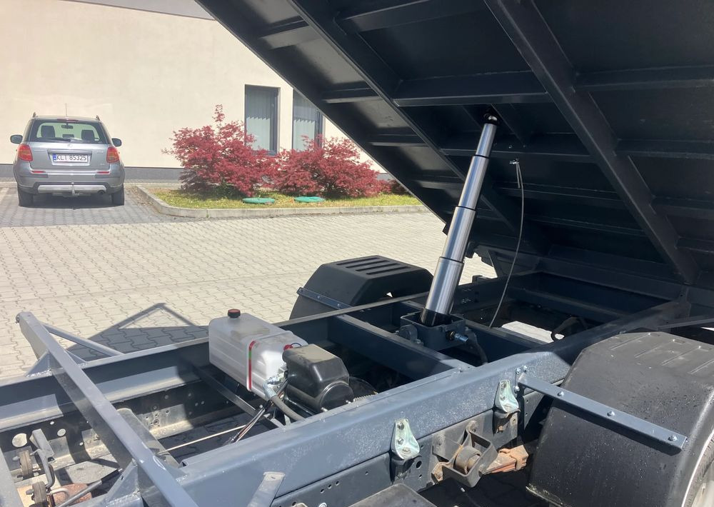 Iveco Iveco daily 35C13 wywrotka solidny kiper - Carrinha basculante: foto 2 Iveco Iveco daily 35C13 wywrotka solidny kiper - Carrinha basculante: foto 2