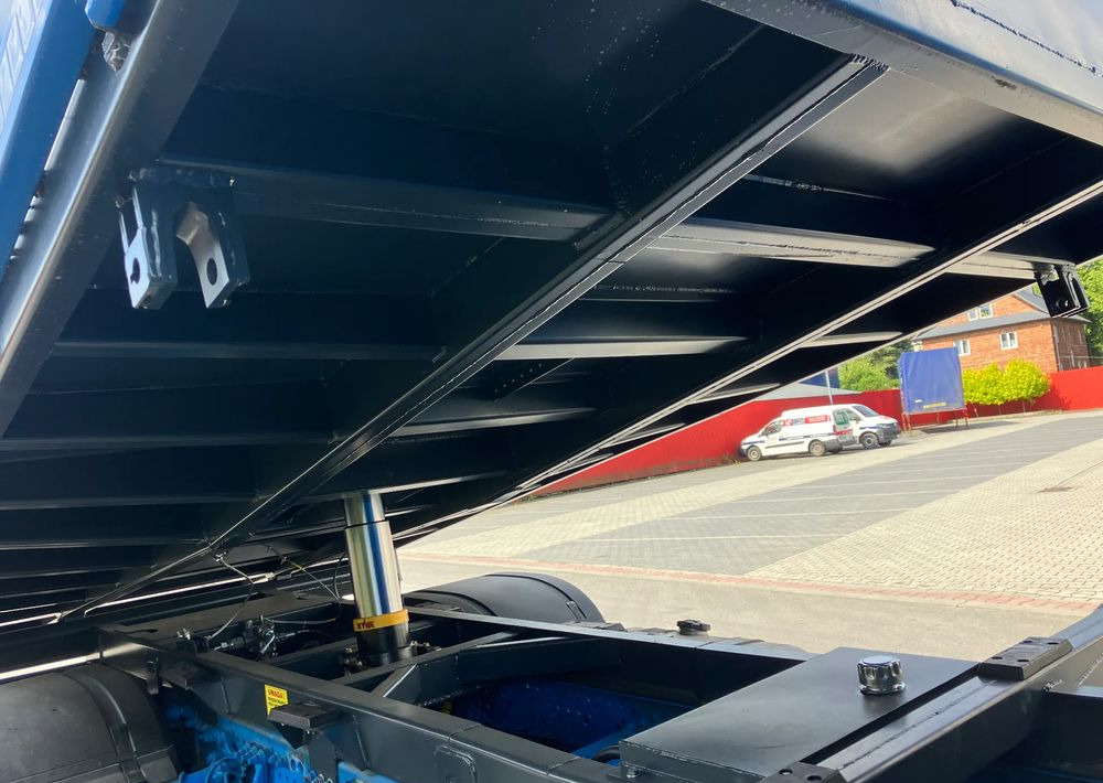 Mercedes-Benz ANTOS 1830 solidny kiper wywrotka blokada mostu - Camião basculante: foto 4 Mercedes-Benz ANTOS 1830 solidny kiper wywrotka blokada mostu - Camião basculante: foto 4