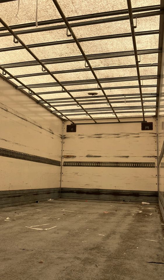 Mercedes-Benz Atego 1218  kurierka kontener - Camião furgão: foto 5 Mercedes-Benz Atego 1218  kurierka kontener - Camião furgão: foto 5