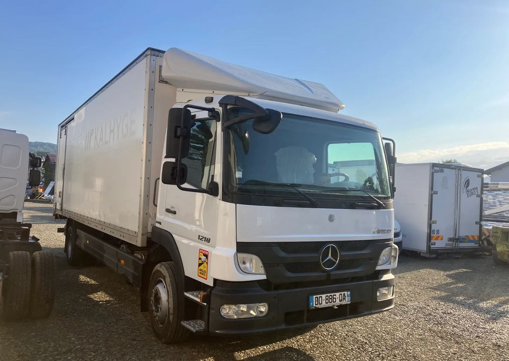 Mercedes-Benz Atego 1218  kurierka kontener - Camião furgão: foto 1 Mercedes-Benz Atego 1218  kurierka kontener - Camião furgão: foto 1