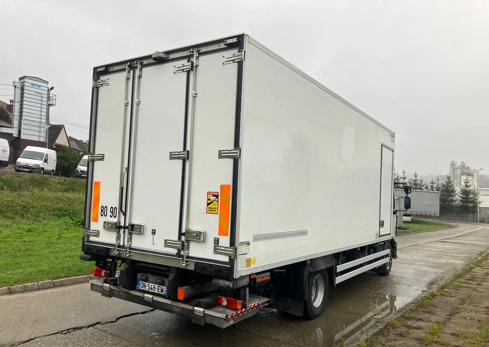 Renault Renault Gama D 240 chłodnia izoterma - Camião frigorífico: foto 3 Renault Renault Gama D 240 chłodnia izoterma - Camião frigorífico: foto 3