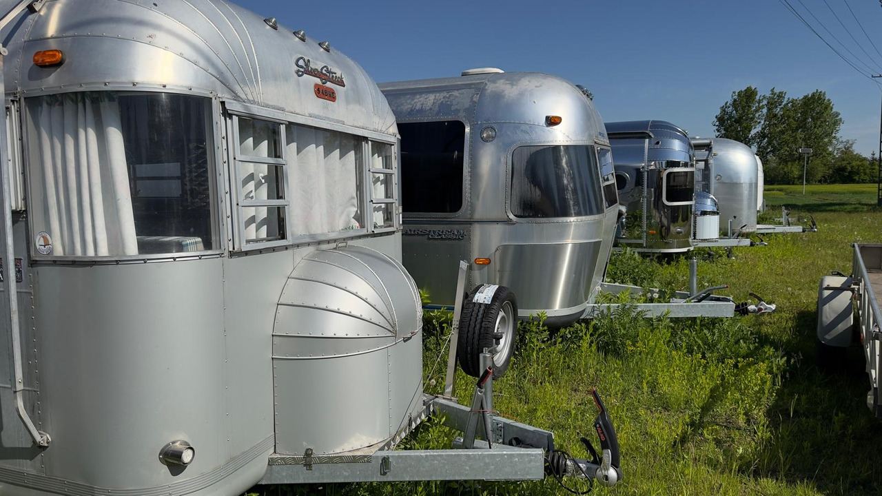 1992 Airstream Classic 1992 Airstream Classic – Fully Rebuilt Vintage Travel Trailer - Roulote bar: foto 3 1992 Airstream Classic 1992 Airstream Classic – Fully Rebuilt Vintage Travel Trailer - Roulote bar: foto 3