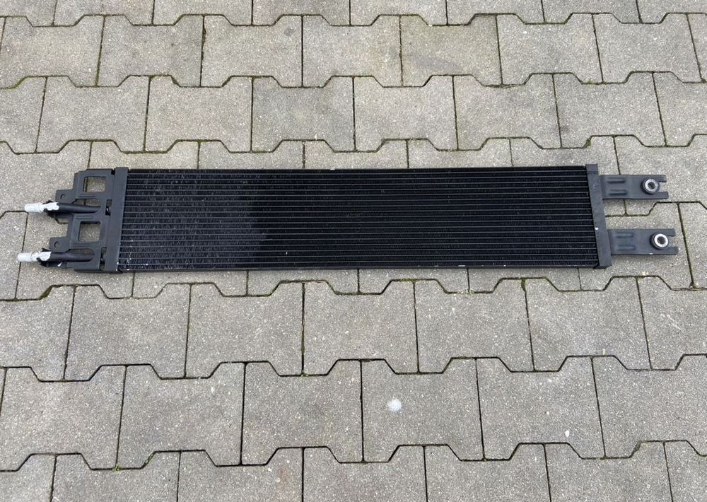 Chłodnica oleju Scania R S V8 2635996 - Radiador de óleo para Camião: foto 2 Chłodnica oleju Scania R S V8 2635996 - Radiador de óleo para Camião: foto 2