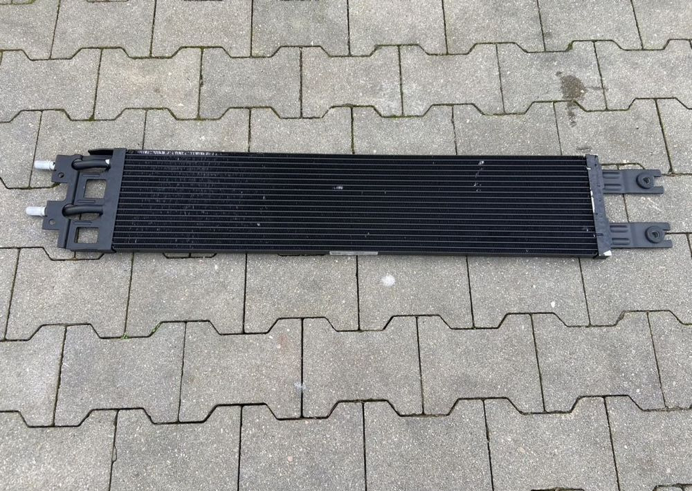 Chłodnica oleju Scania R S V8 2635996 - Radiador de óleo para Camião: foto 1 Chłodnica oleju Scania R S V8 2635996 - Radiador de óleo para Camião: foto 1