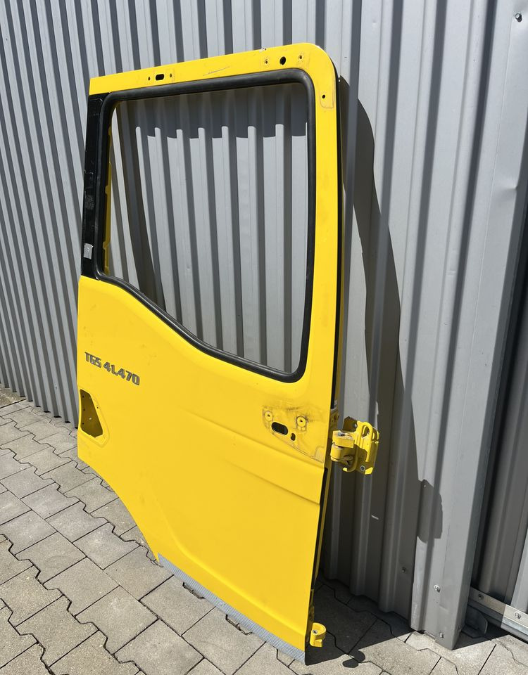Drzwi prawe MAN TGS TG3 drzwi pasażera nowy model - Carroceria e exterior para Camião: foto 2 Drzwi prawe MAN TGS TG3 drzwi pasażera nowy model - Carroceria e exterior para Camião: foto 2