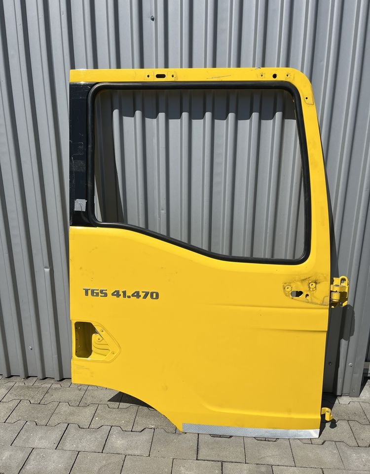 Drzwi prawe MAN TGS TG3 drzwi pasażera nowy model - Carroceria e exterior para Camião: foto 1 Drzwi prawe MAN TGS TG3 drzwi pasażera nowy model - Carroceria e exterior para Camião: foto 1