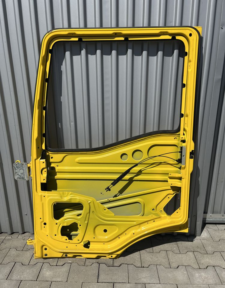 Drzwi prawe MAN TGS TG3 drzwi pasażera nowy model - Carroceria e exterior para Camião: foto 3 Drzwi prawe MAN TGS TG3 drzwi pasażera nowy model - Carroceria e exterior para Camião: foto 3