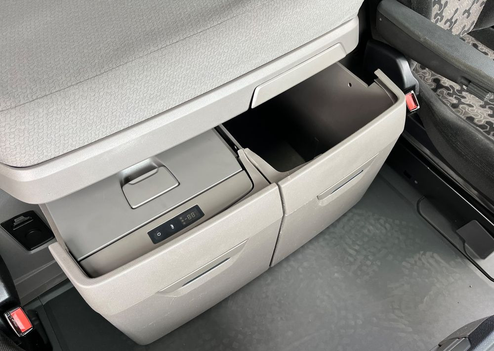 Lodówka Scania S NGS chłodziarka schowek szuflada - Cabine e interior para Camião: foto 1 Lodówka Scania S NGS chłodziarka schowek szuflada - Cabine e interior para Camião: foto 1
