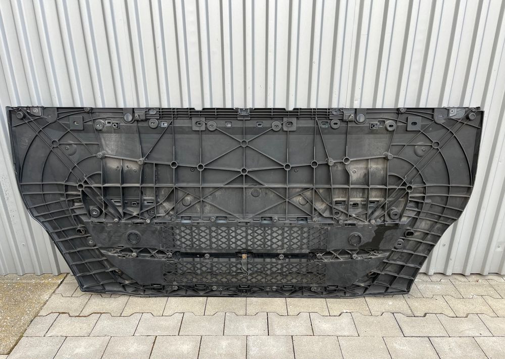 Maska Iveco Stralis euro 6 atrapa - Carroceria e exterior para Camião: foto 2 Maska Iveco Stralis euro 6 atrapa - Carroceria e exterior para Camião: foto 2