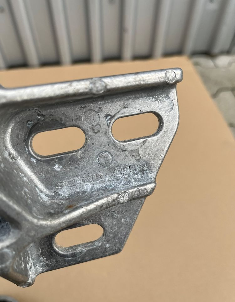 Mocowanie intercoolera Scania R G poduszka chłodnicy - Sistema de arrefecimento para Camião: foto 2 Mocowanie intercoolera Scania R G poduszka chłodnicy - Sistema de arrefecimento para Camião: foto 2