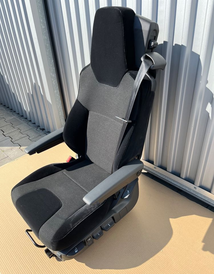 NOWY Fotel kierowcy MAN TG3 TGX nowy model siedzenie lewe - Cabine e interior para Camião: foto 2 NOWY Fotel kierowcy MAN TG3 TGX nowy model siedzenie lewe - Cabine e interior para Camião: foto 2