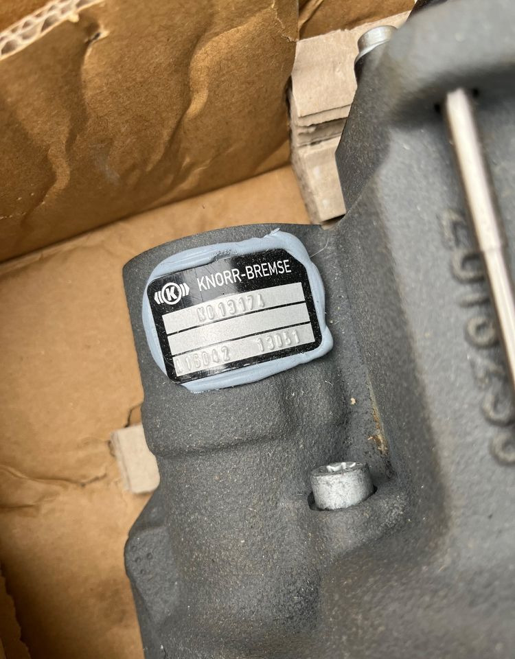 NOWY zacisk hamulcowy Knorr Bremse K013174 - Pinça de freio para Camião: foto 2 NOWY zacisk hamulcowy Knorr Bremse K013174 - Pinça de freio para Camião: foto 2
