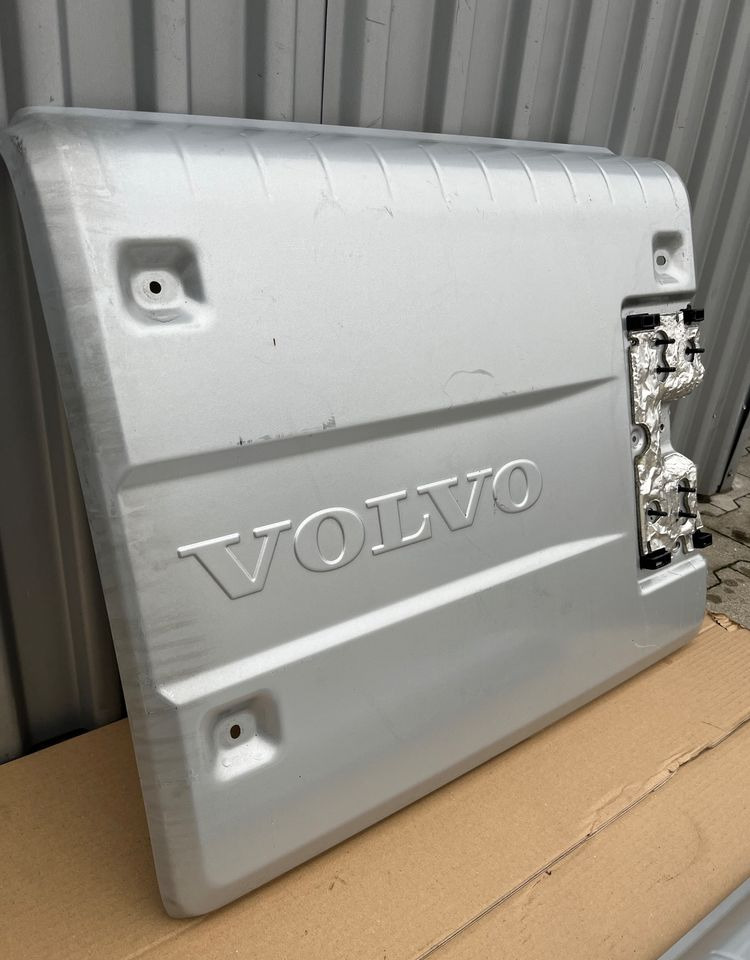 Osłona katalizatora Volvo FH 5 FH5 Aero euro 6 pokrywa dekiel - Carroceria e exterior para Camião: foto 2 Osłona katalizatora Volvo FH 5 FH5 Aero euro 6 pokrywa dekiel - Carroceria e exterior para Camião: foto 2